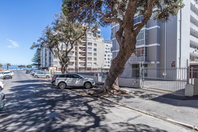 3 Bedroom Property for Sale in Sea Point Western Cape